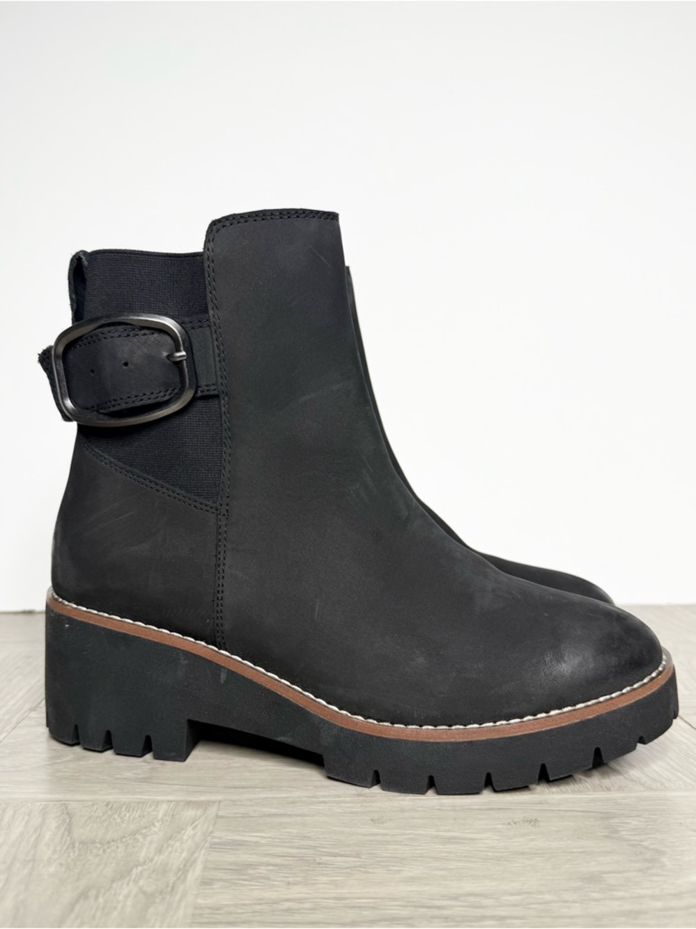 Blondo Dahlia Black Nubuck Heeled Bootie 9M